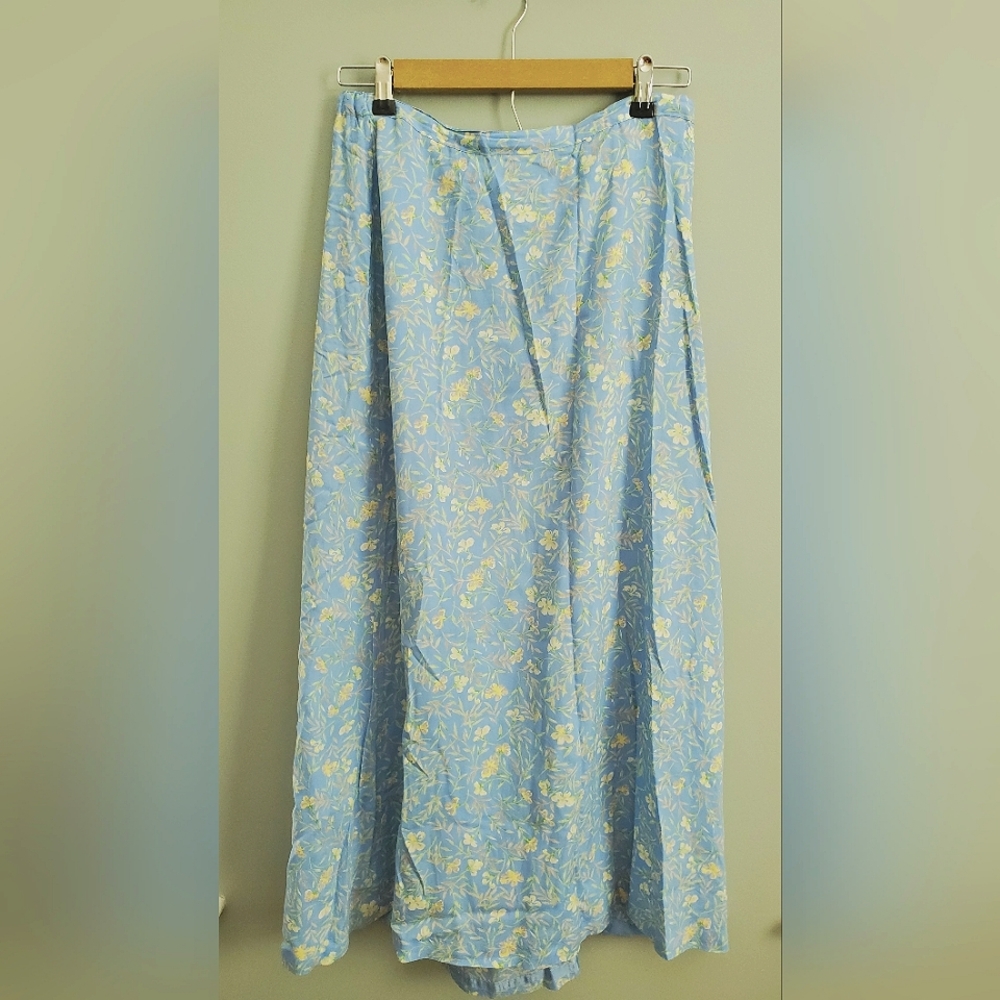 Maxi skirt, light blue with design of yellow flowers and green leaves. Size M